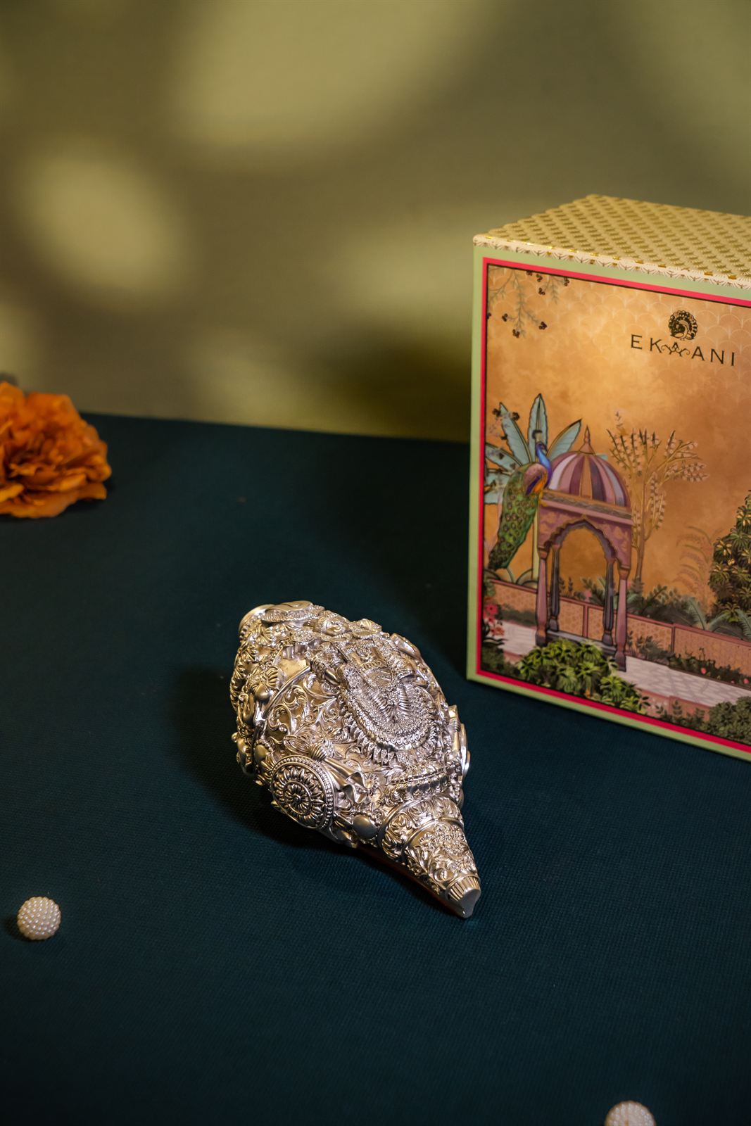 Silver shankh with illustrated gift box
